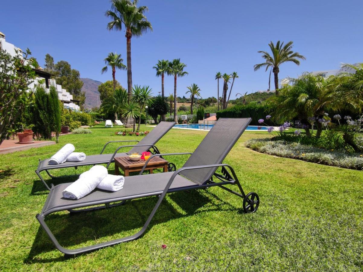 Spacious Beachfront Town House In Estepona With Fully Equipped Kitchen, Pools, Garden, Sea View ภายนอก รูปภาพ
