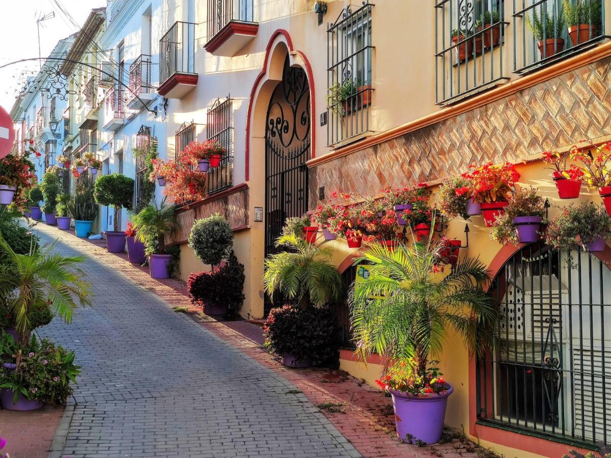 Spacious Beachfront Town House In Estepona With Fully Equipped Kitchen, Pools, Garden, Sea View ภายนอก รูปภาพ