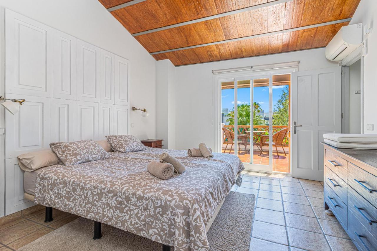 Spacious Beachfront Town House In Estepona With Fully Equipped Kitchen, Pools, Garden, Sea View ภายนอก รูปภาพ