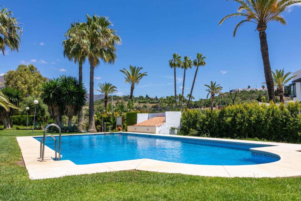 Spacious Beachfront Town House In Estepona With Fully Equipped Kitchen, Pools, Garden, Sea View ภายนอก รูปภาพ