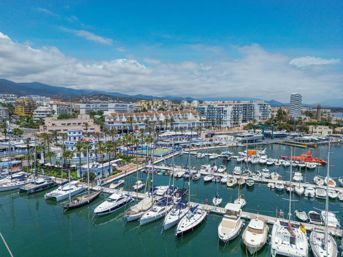 Spacious Beachfront Town House In Estepona With Fully Equipped Kitchen, Pools, Garden, Sea View ภายนอก รูปภาพ