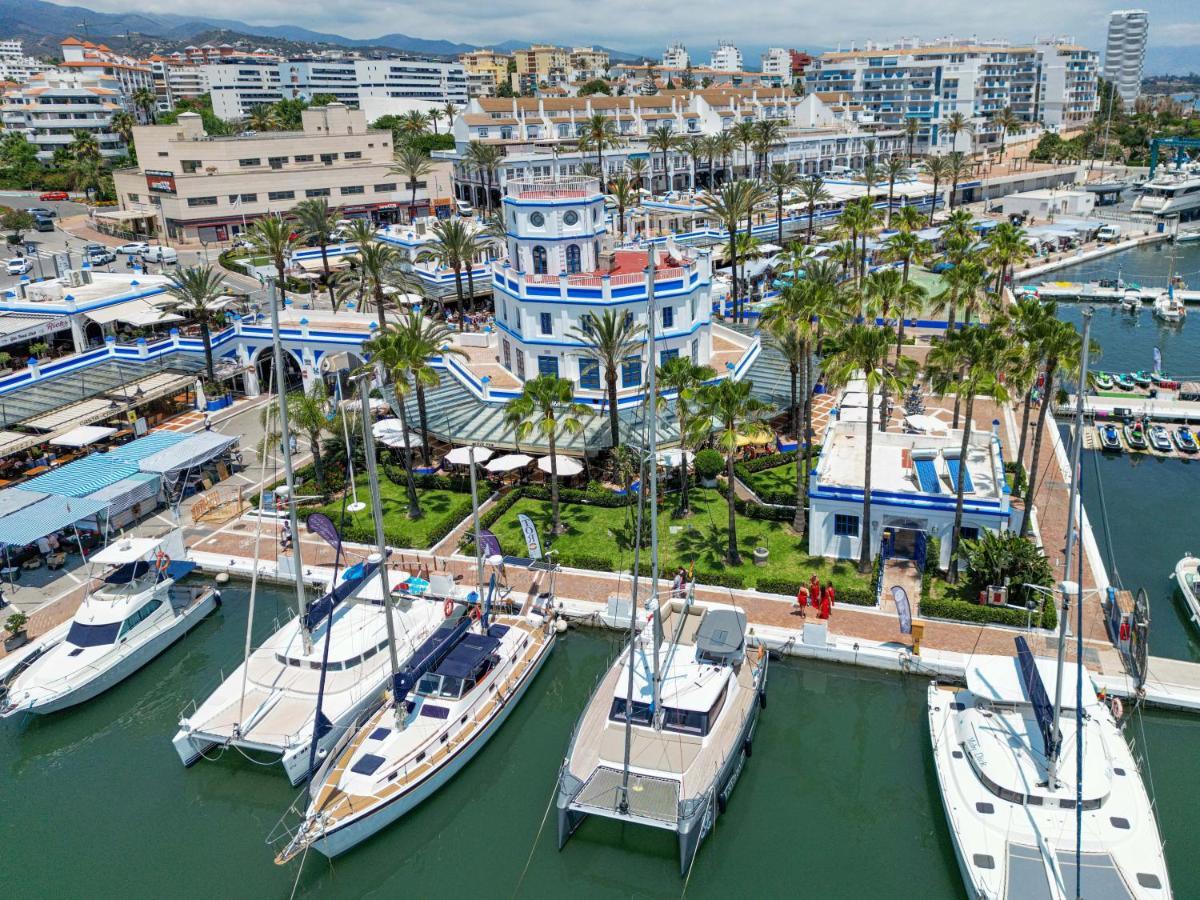 Spacious Beachfront Town House In Estepona With Fully Equipped Kitchen, Pools, Garden, Sea View ภายนอก รูปภาพ