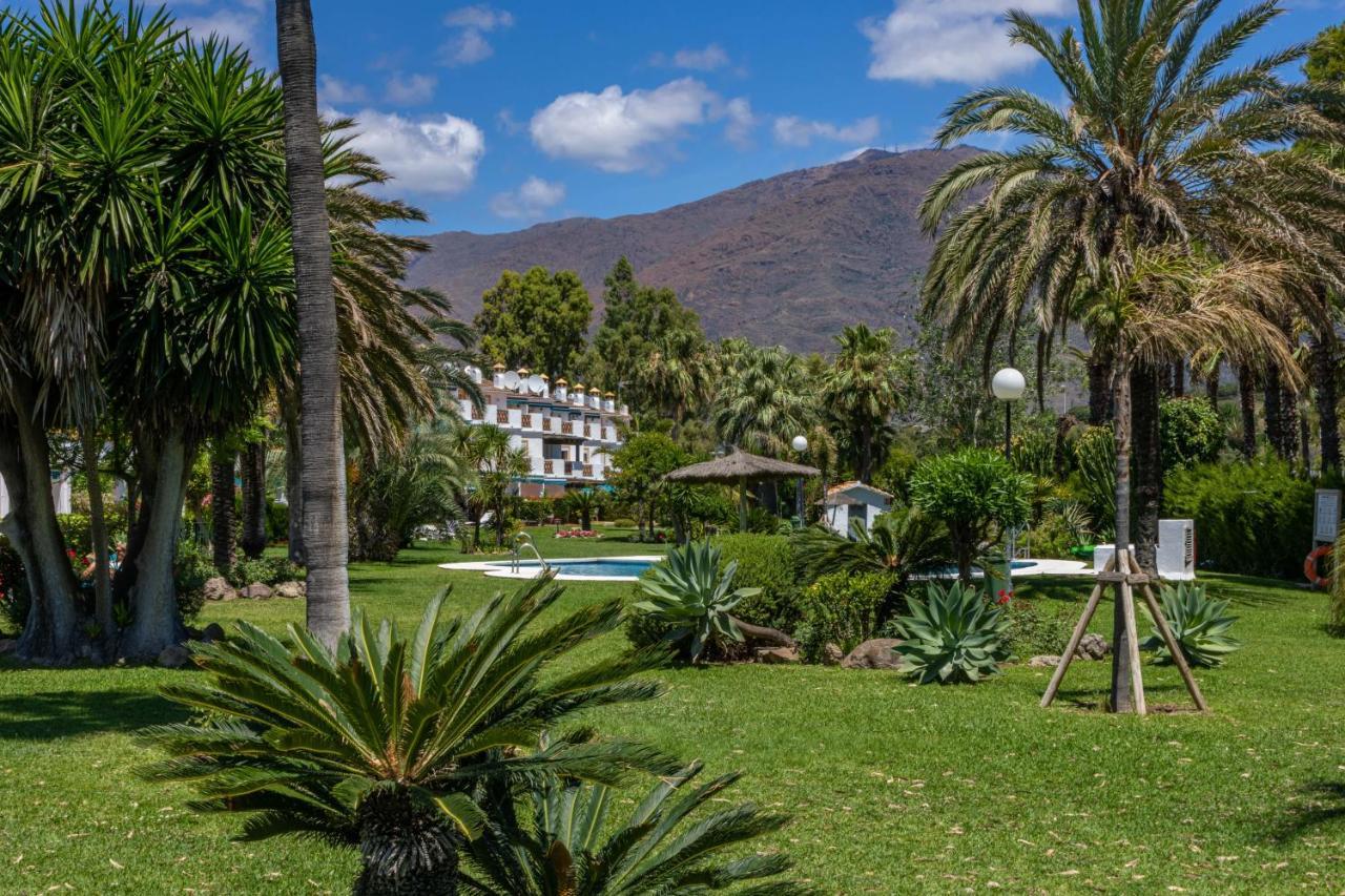 Spacious Beachfront Town House In Estepona With Fully Equipped Kitchen, Pools, Garden, Sea View ภายนอก รูปภาพ